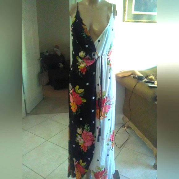 BNWOT FARM RIO SZ. MED MAXI WRAP DRESS TWO-TONED W/ FLORALS